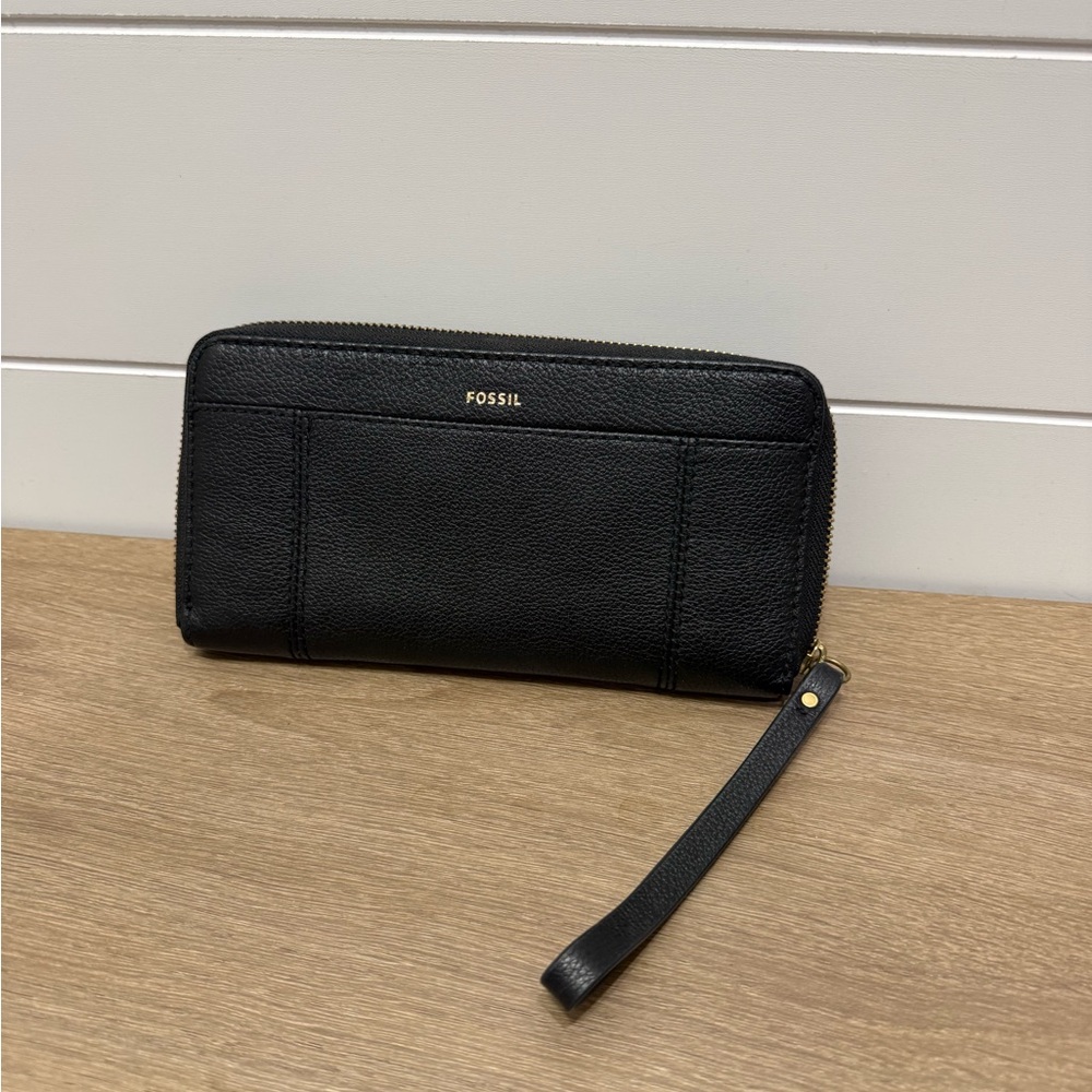 Fossil Black Pebbled Leather Zip Wristlet with Gold Hardware